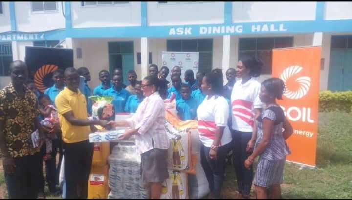 Presentation of essential items during community outreach